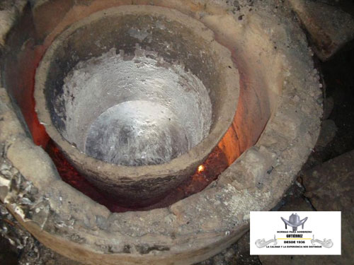 Horno con el Aluminio Fundido