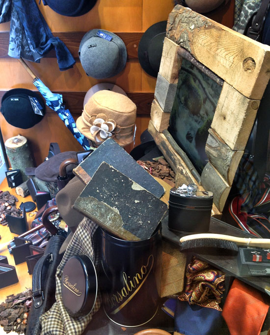 Escaparate de Otoño en Sombrerería Albiñana