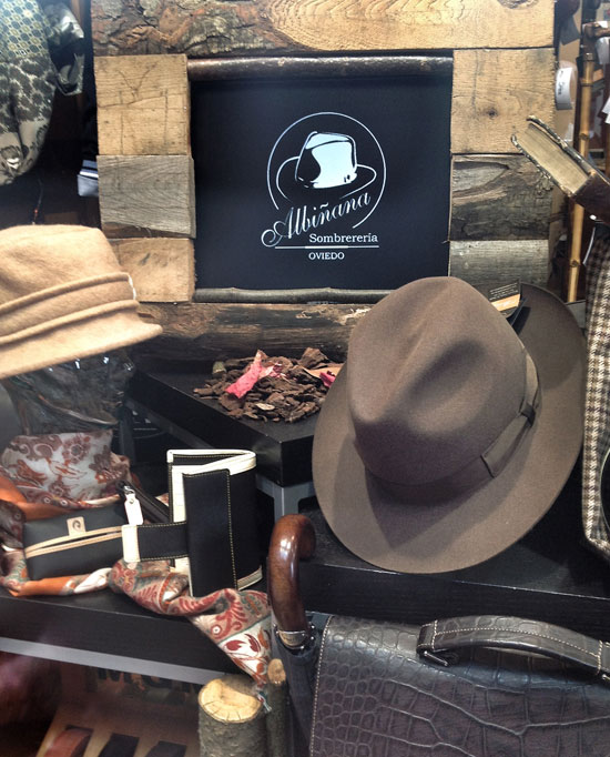 Escaparate de Otoño en Sombrerería Albiñana