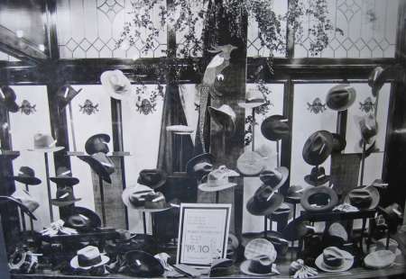Escaparate de Sombrerería