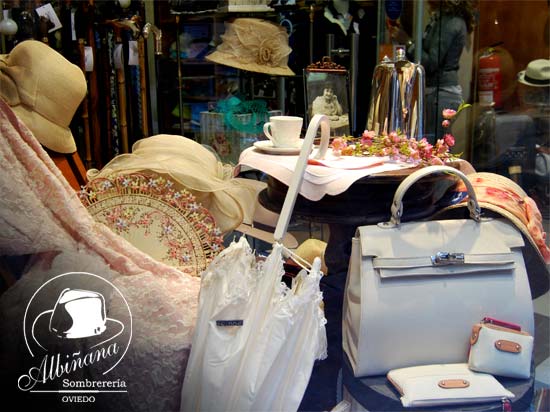 Escaparate de Sombrerería Albiñana