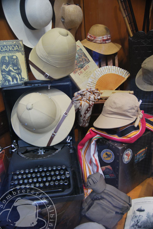 escaparate de sombrereria albinana