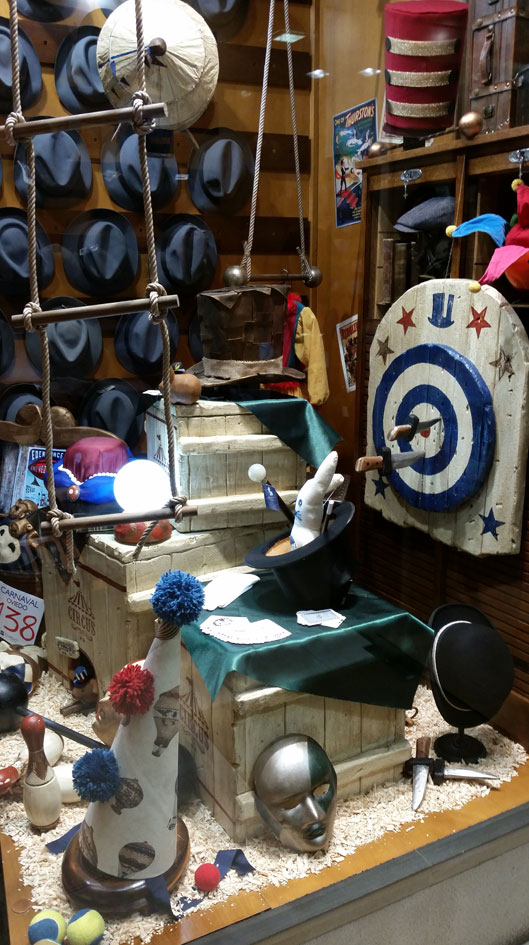 Escaparate de Sombrerería Albiñana