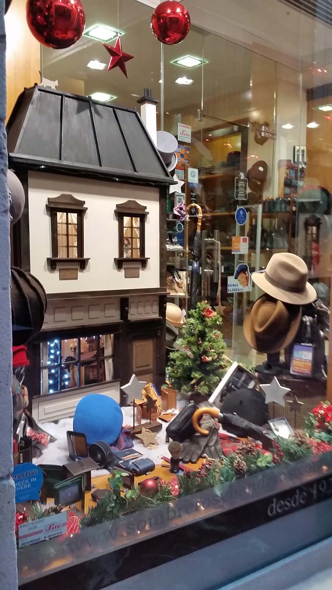 Escaparate de Sombrerería Albiñana