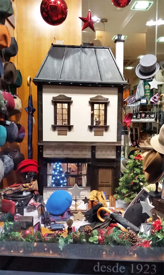 Escaparate de Sombrerería Albiñana