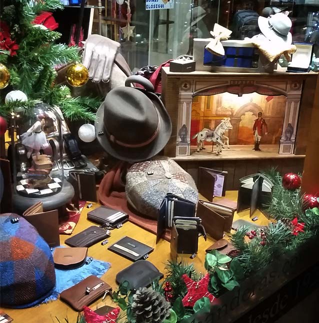 Escaparate de Sombrerería Albiñana