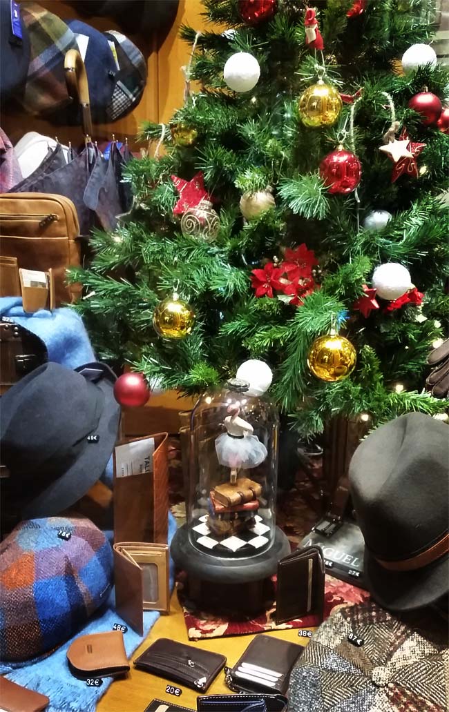 Escaparate de Sombrerería Albiñana