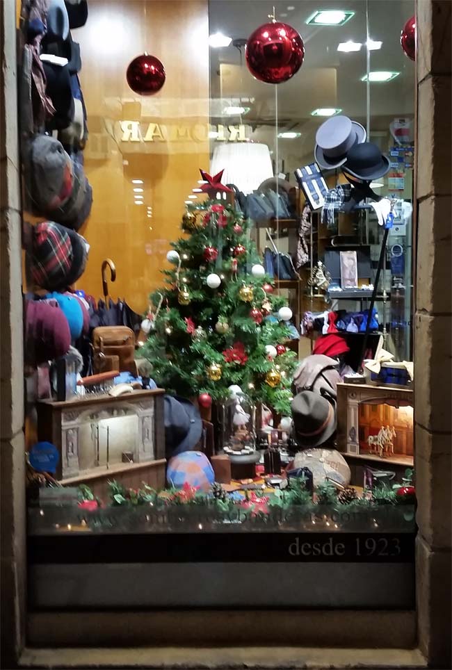 Escaparate de Sombrerería Albiñana